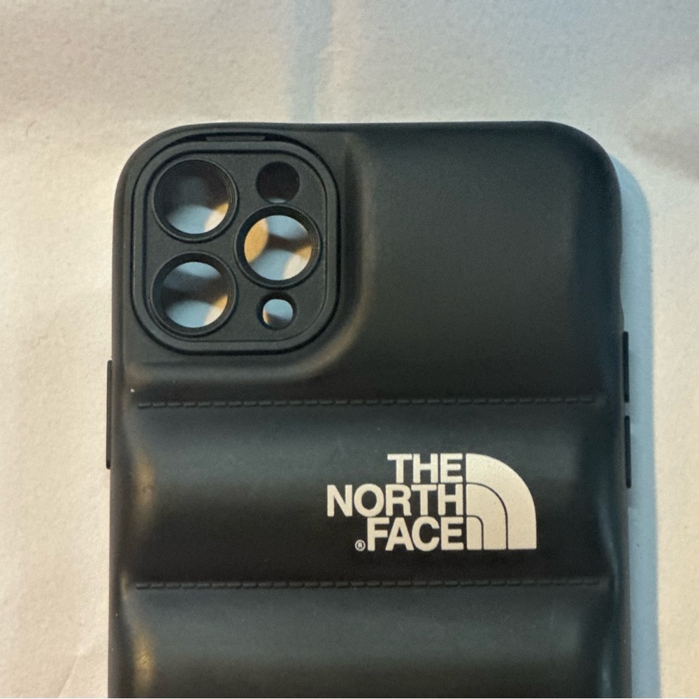 Pro Max 8 phone case. Used excellent condition. HOST PICK 🤗